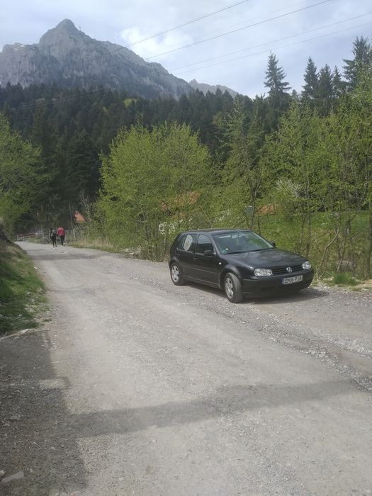 Vând golf 4 1.6 benzina an 2001 cu 225 mii km