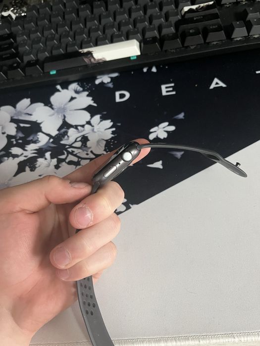 Продам Apple Watch SE Nike