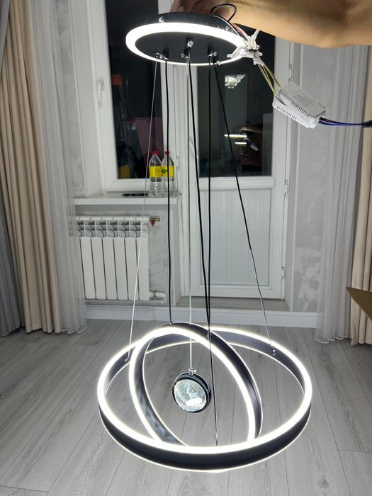 Продается люстра.