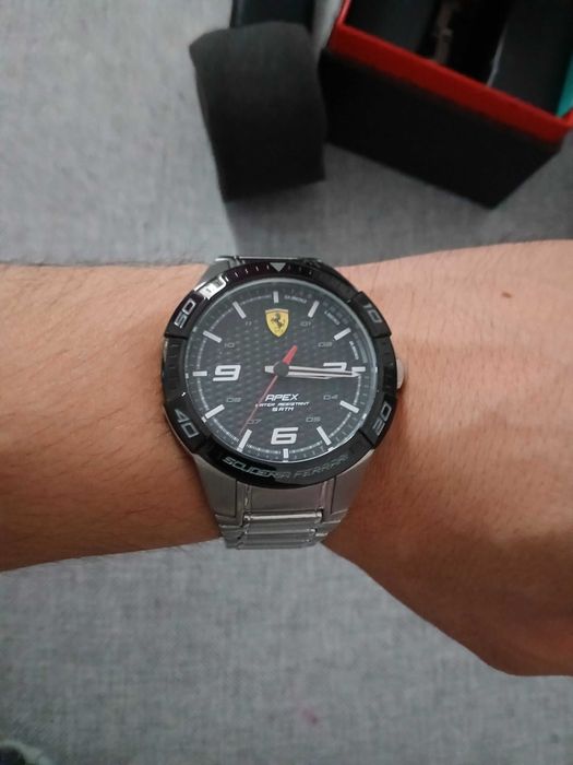 Часовник ferrari