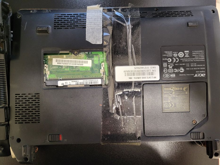 Два нетбука на запчасти