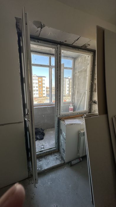 Пластиковая дверь с окном