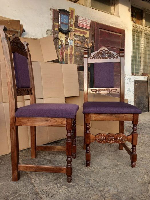 Scaune din lemn masiv