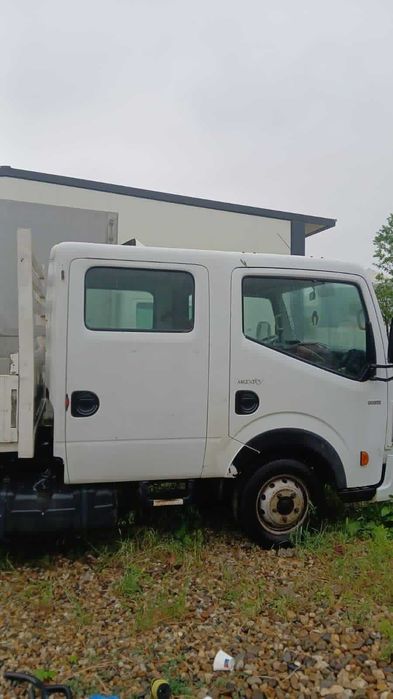 Vand autocamioneta Nissan Cabstar