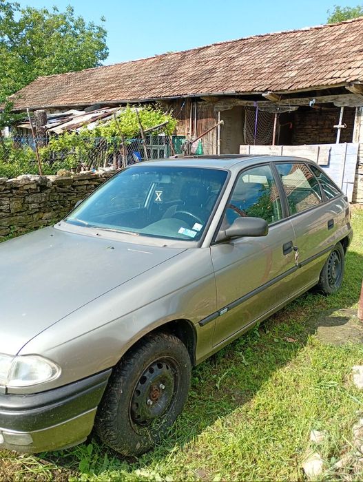 Опел Астра 1.6 автомат