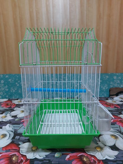 Продам клетку материал металл пластик в отличном состоянии