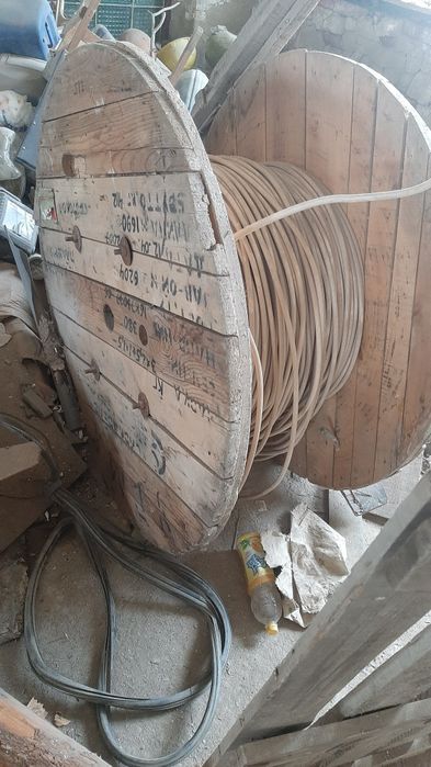 Деревянный кабельный барабан