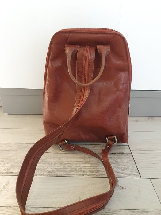 Дамска раница от естествена кожа