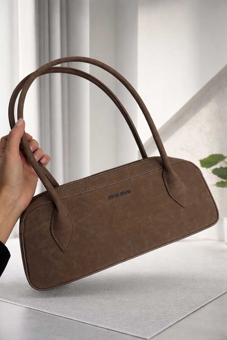дамска бежова кафява чанта на миумиу миу miu с твърда дръжка нова