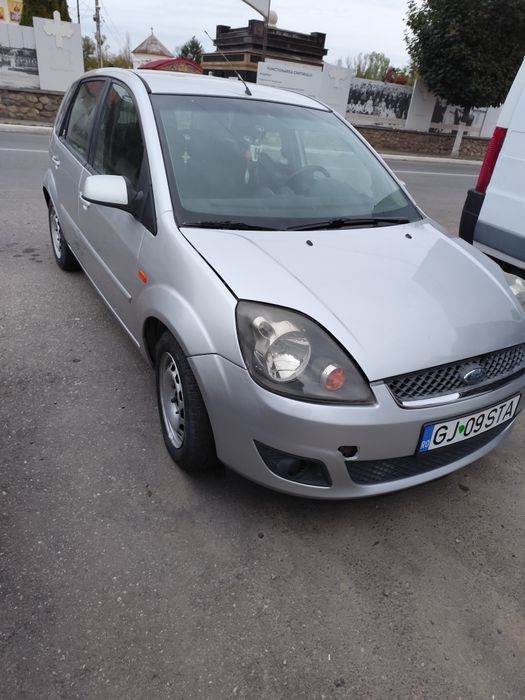Vând Ford Fiesta 1,4 benzină,an 2007