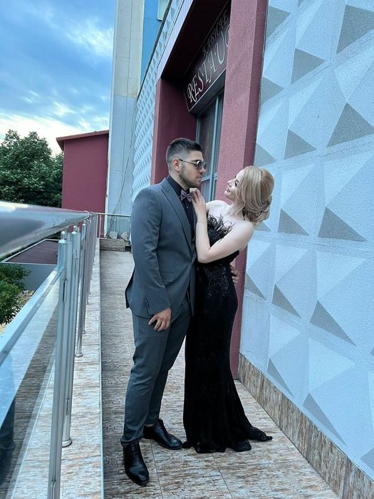 Официална черна рокля