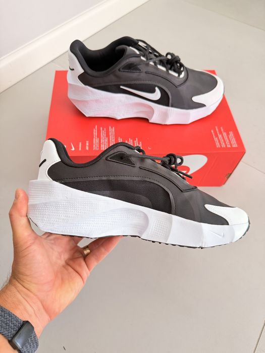 Nike Aura Edge Black White