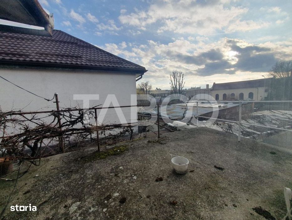 Casa 5 camere 374 mp utili + Anexa 75 mp in punctul 0 al Fagarasului