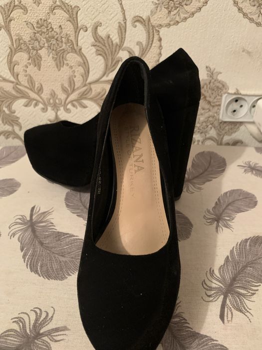 Каблук почти новый