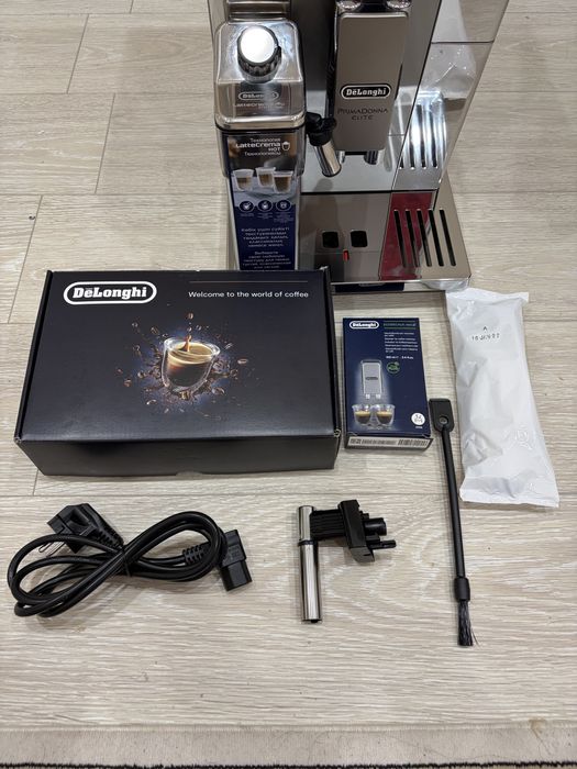 Кофемашина DeLonghi PrimaDonna Elite