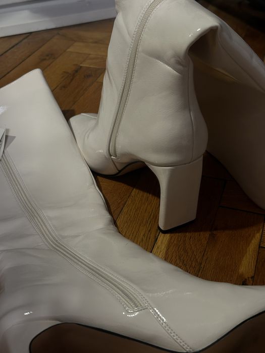 Бели ботуши- Reserved (нови, с етикет)