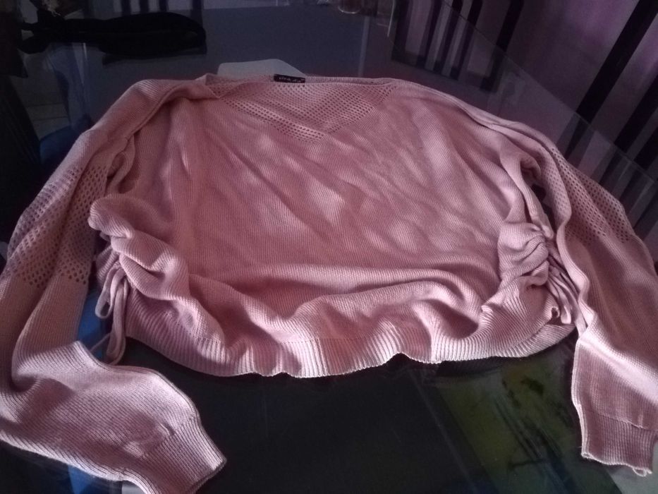 РозовДамски пуловер