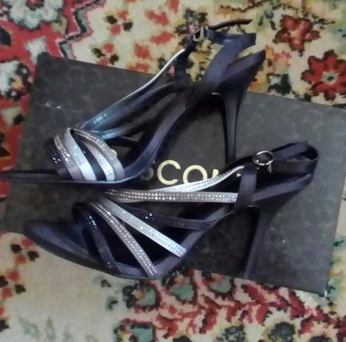 Продам босоножки