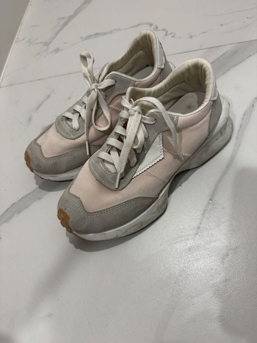 Кроссовки женские