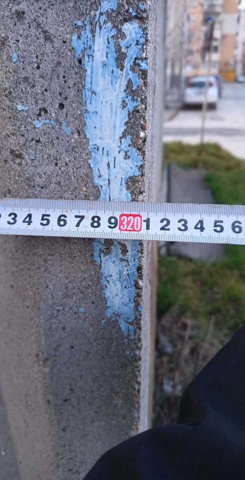 Бетонен гараж с метални врати