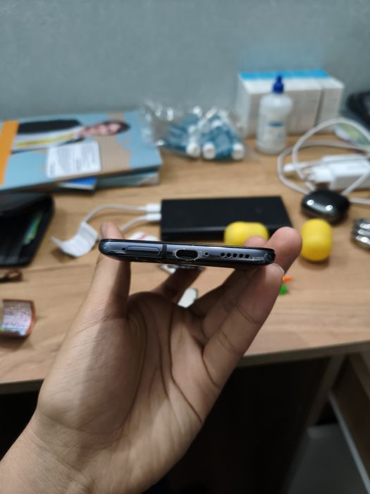 Поко ф2 про (не заряжается)