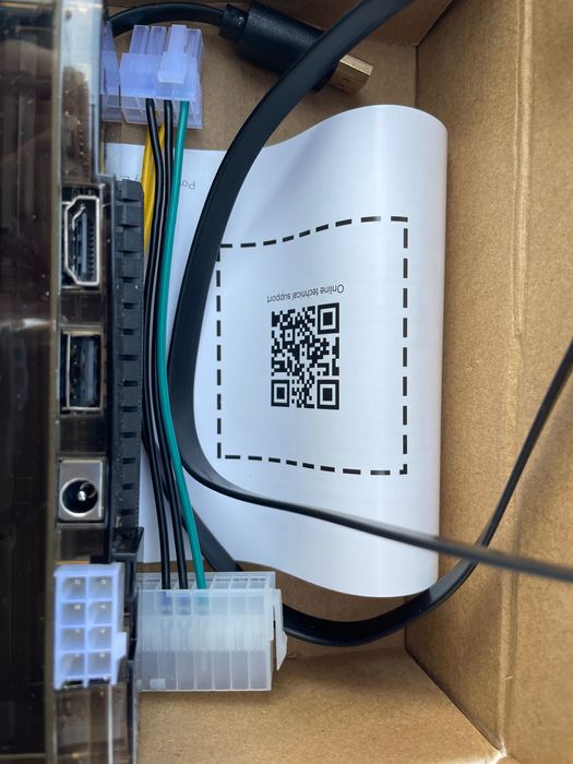 Допълнителен  PCI-E 3.0 слот за външна  видео карта  за лаптоп.