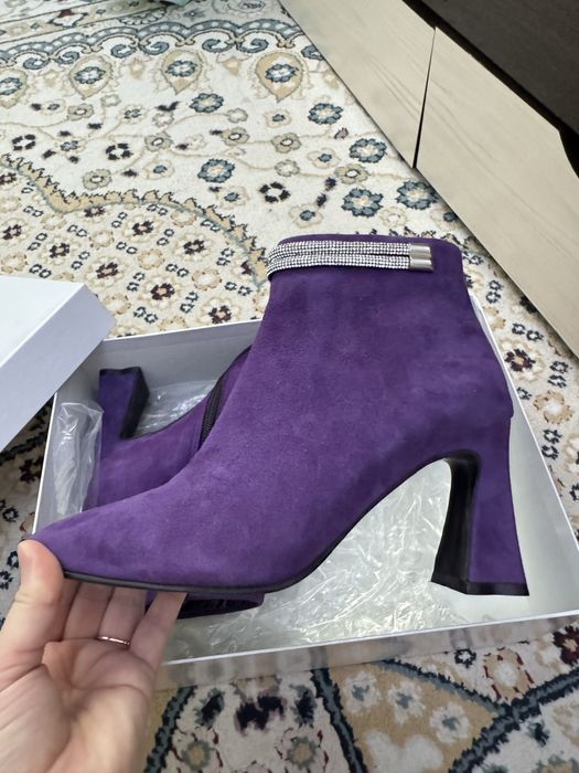 Замшевые ботильоны