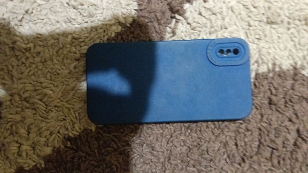 Vând iPhone xs spart fata spate