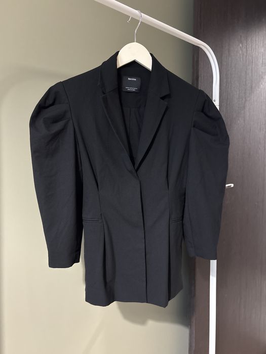 Черен блейзер BERSHKA