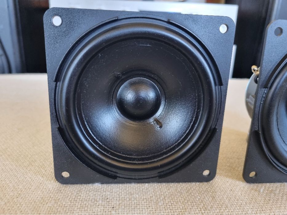 Set Difuzoare Medii Canton. 5 ohms , 40 watts, 11x11 cm  Impecabile