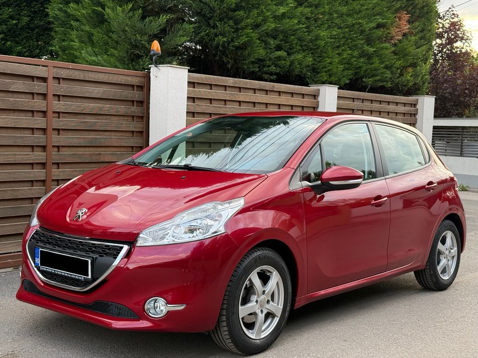 PEUGEOT 208 2015
