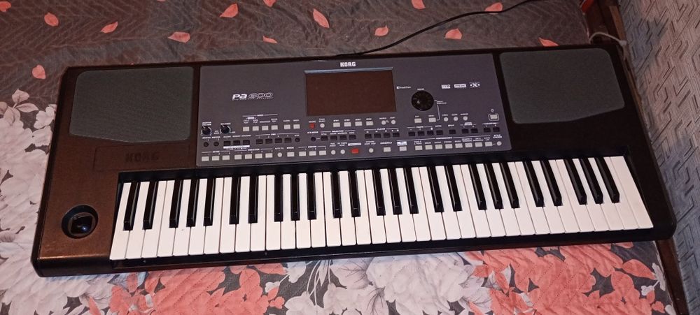 Продавам Korg pa 600