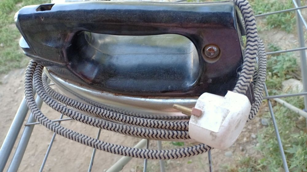 Советский паровой утюг