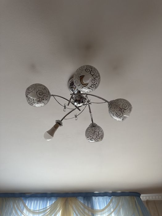 Продам люстру 5 рожков