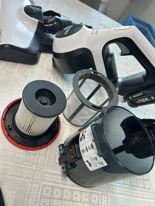 Aspirator vertical fără fir Bosch Unlimited Serie 6 – 2 baterii Bosch 18V