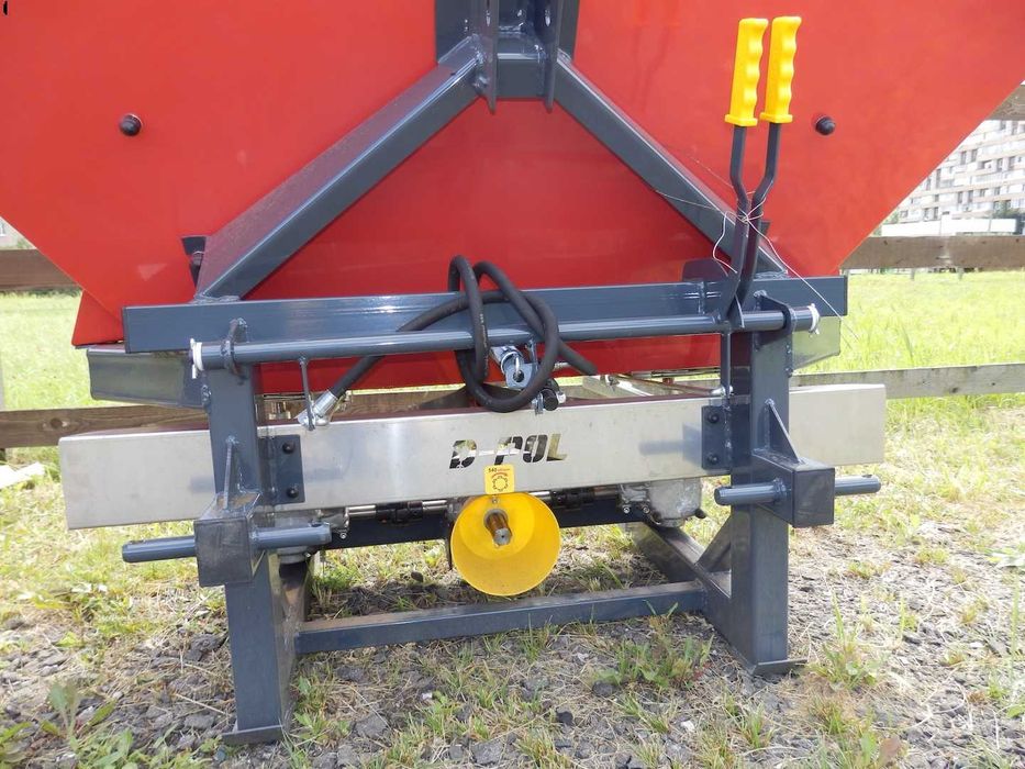 Разбрасыватель удобрений двухдисковый РУМ-1000