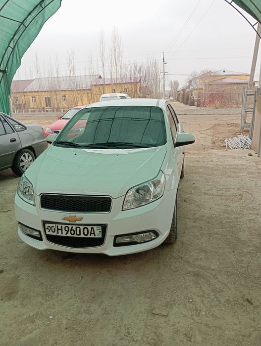 Mashina holati zoʻr bitta kreloda petno bor