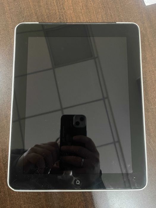 Apple iPad (1-е поколение)