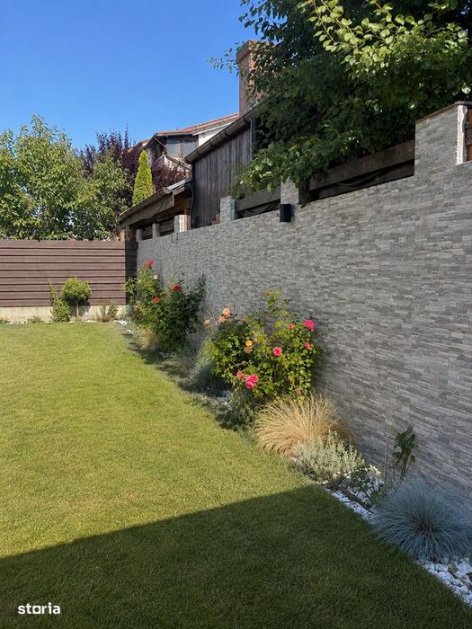 Proprietar vând apartament deosebit cu 170m curte privata 3camere2 bai