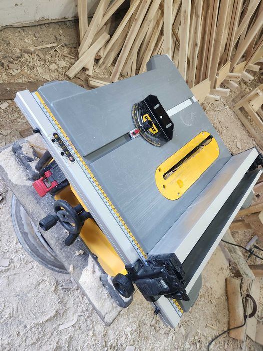 Stanok Pila Dewalt