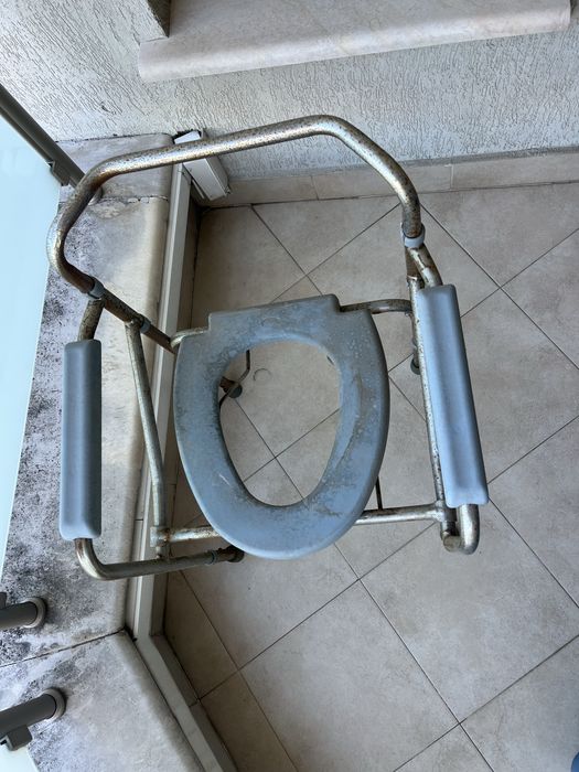 Стол тоалетна заптрудно подвижни хора