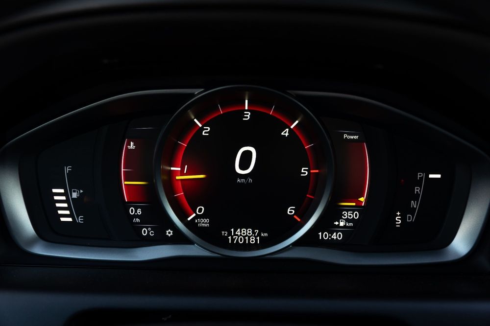Vând Volvo XC 60