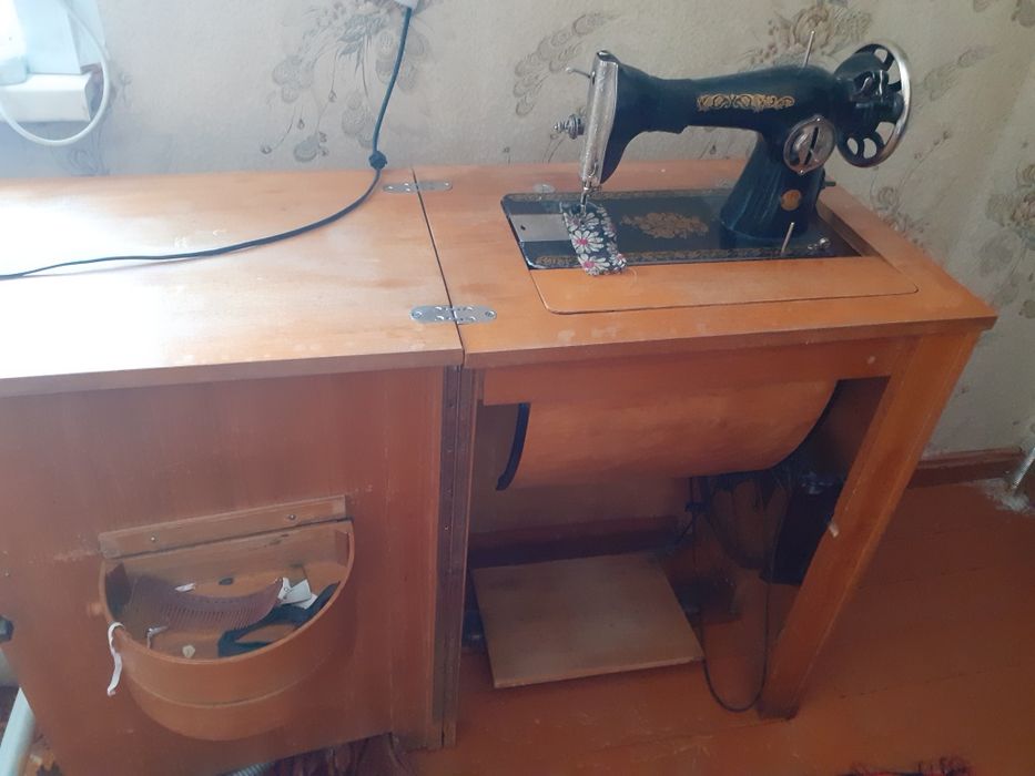 Продам швейную машину