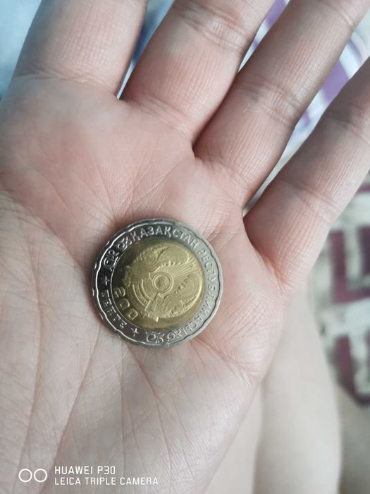 Продам юбилейные 100 тенге