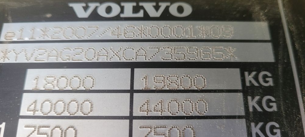 Vând sau schimb cu semiremorcă