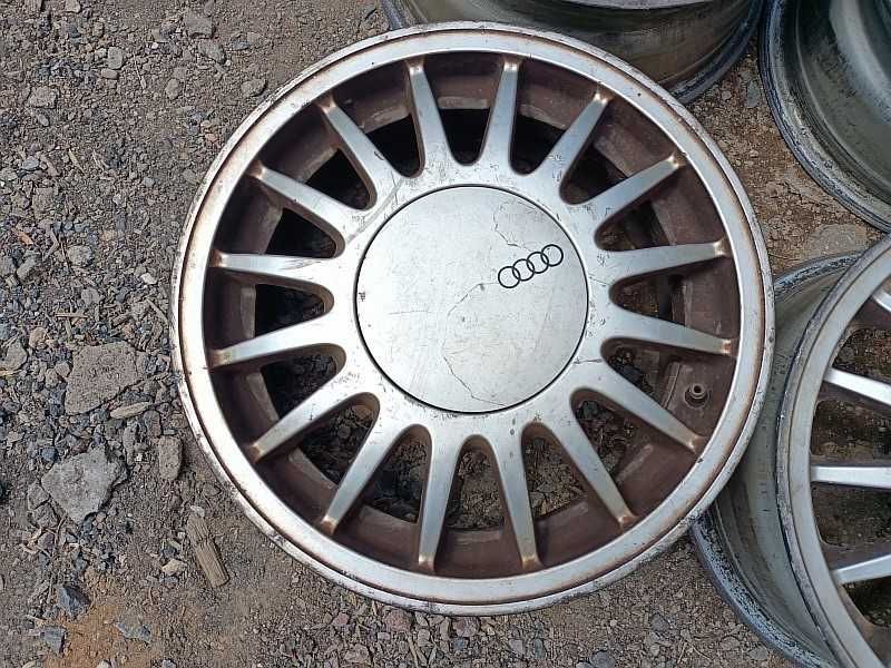 Продам оригинальные легкосплавные диски на Audi 80