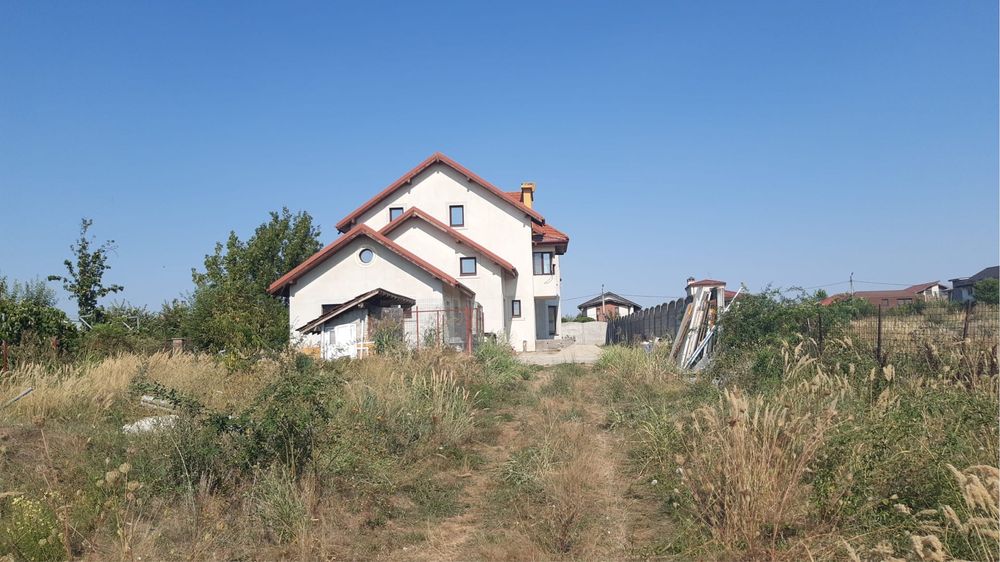 Casa si teren de vanzare