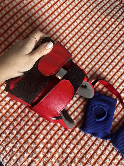 Шлем бокс/каратэ и перчатки