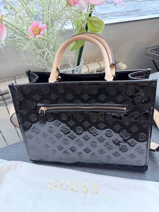 Нова чанта Guess
