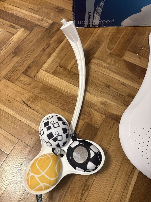 Електрическата бебешка люлка mamaRoo 4.0